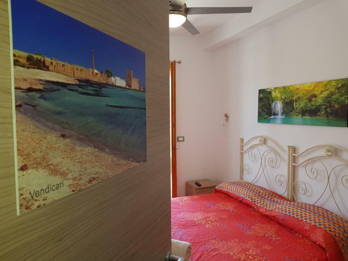 La Pietra Di Noto Hotel ภายนอก รูปภาพ